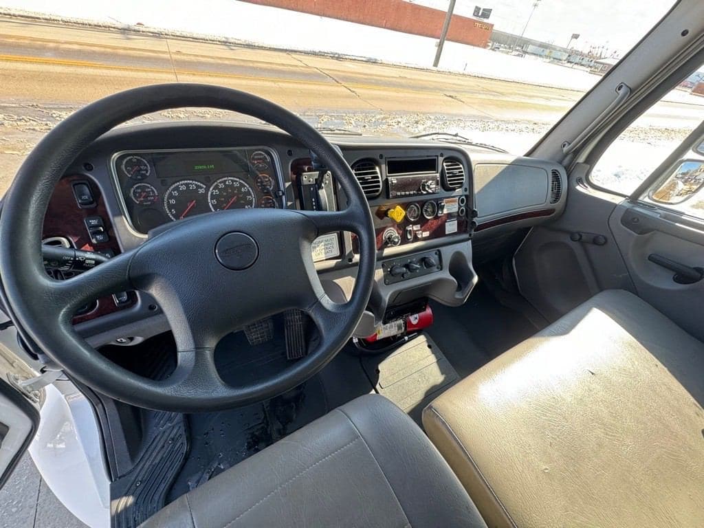 Used 2019 FREIGHTLINER Reefer/Refrigerated Truck, Catering Truck - Food Truck, Beverage Truck - BUSINESS CLASS M2 For Sale image 8