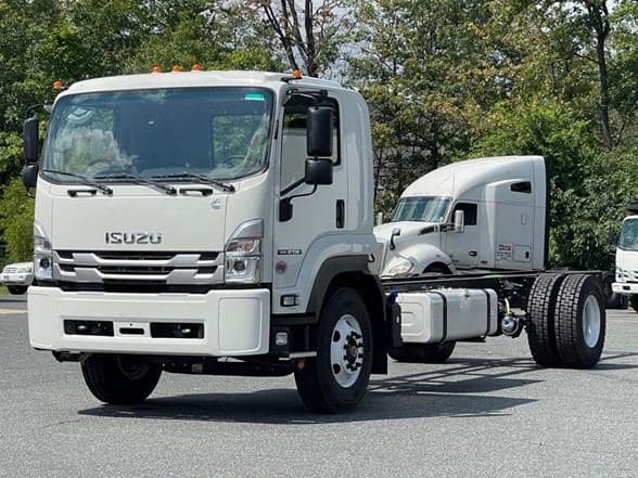 2025 Isuzu FTR image 2