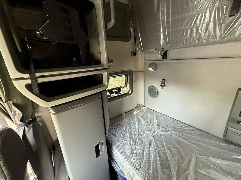 2024 Volvo VNL760 image 7