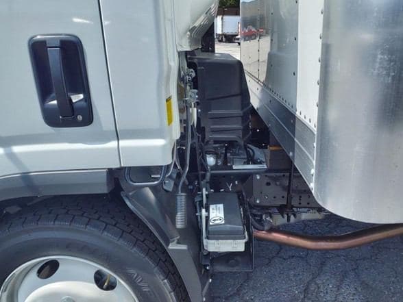 2025 Isuzu NRR image 10