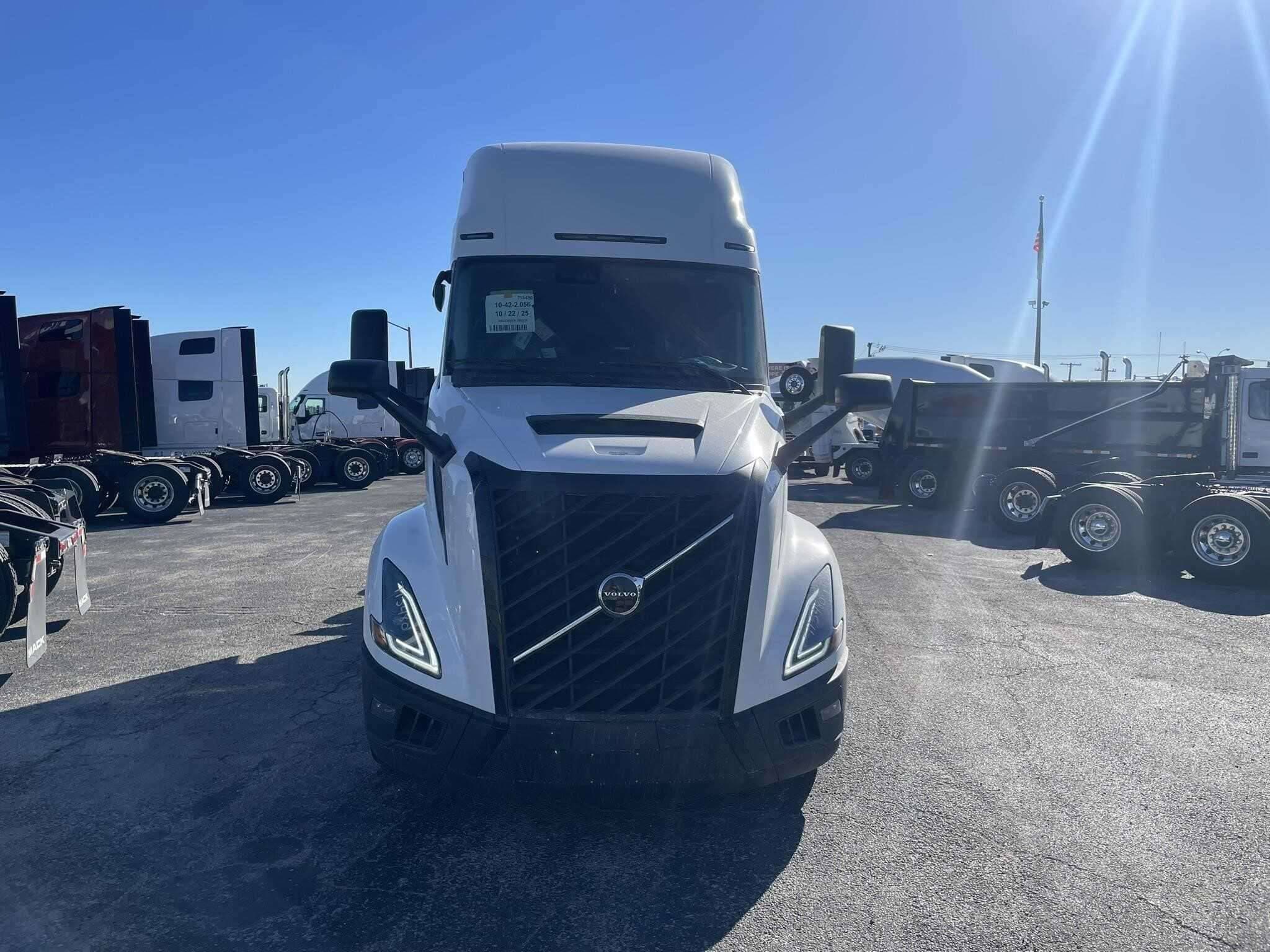 2026 Volvo NEW VNL image 2