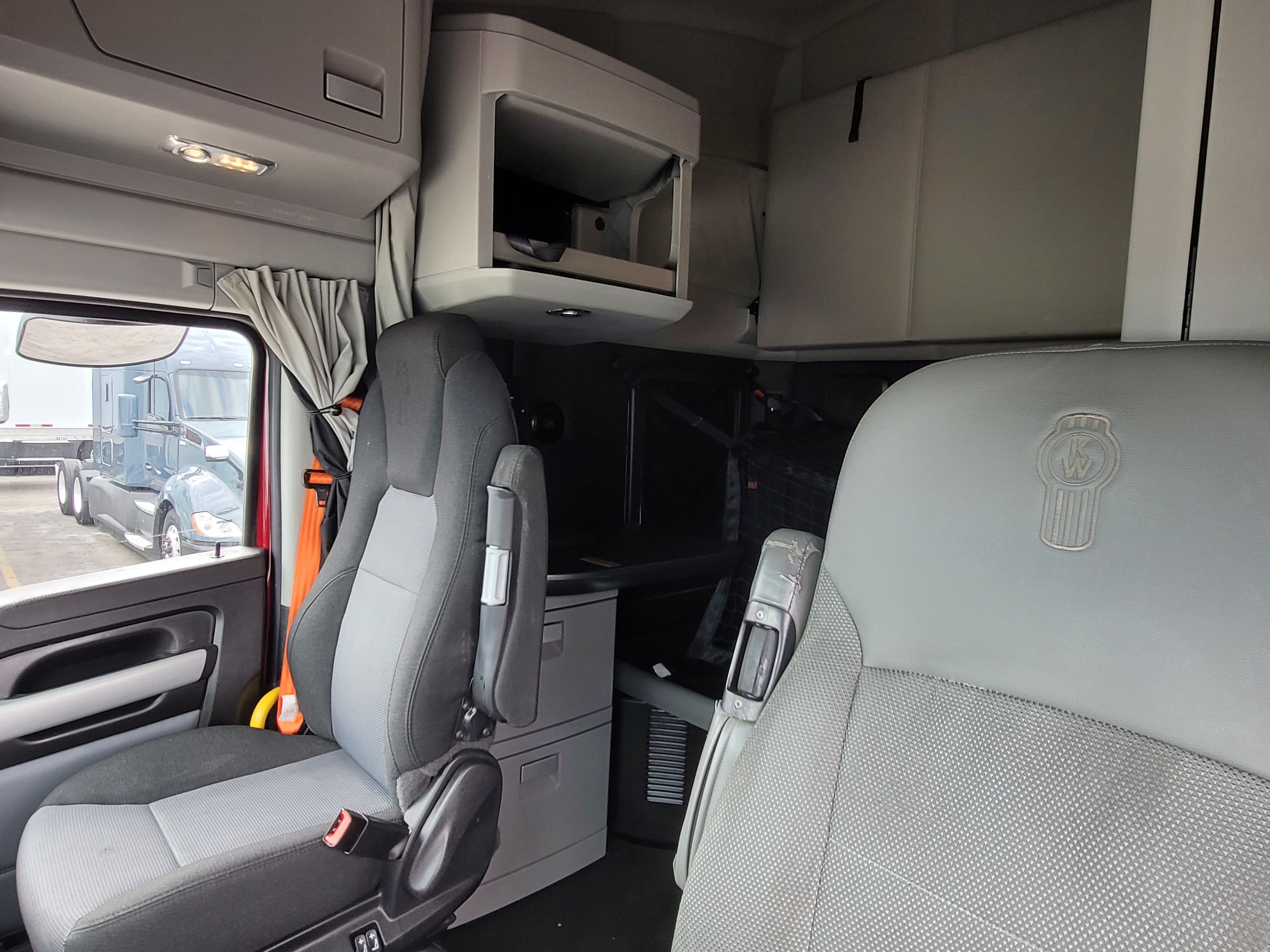 2023 Kenworth T680 image 8