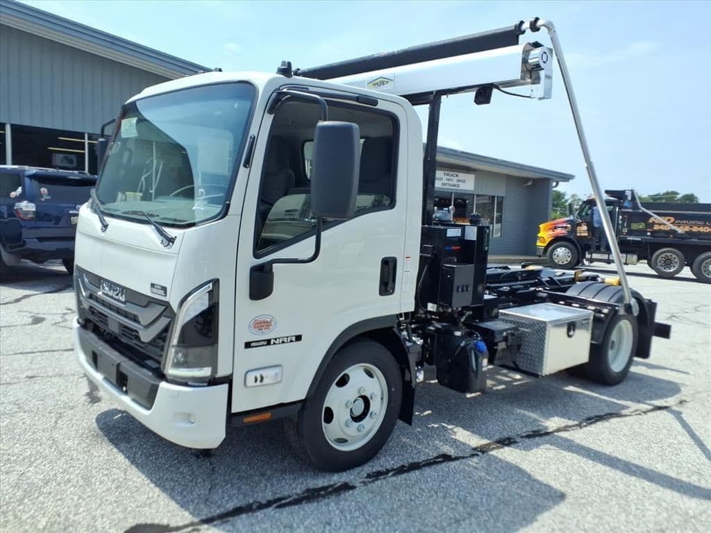 2026 Isuzu NRR image 2