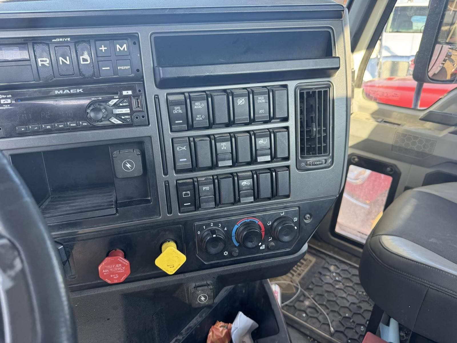 2019 Mack Anthem 64T Day Cab Truck - MP8 455HP, 12 Speed M Drive Amt image 12