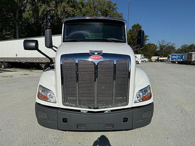 2021 Peterbilt 579 image 2