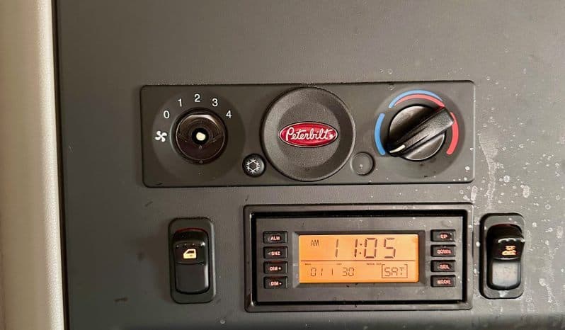 2019 Peterbilt 579 image 10