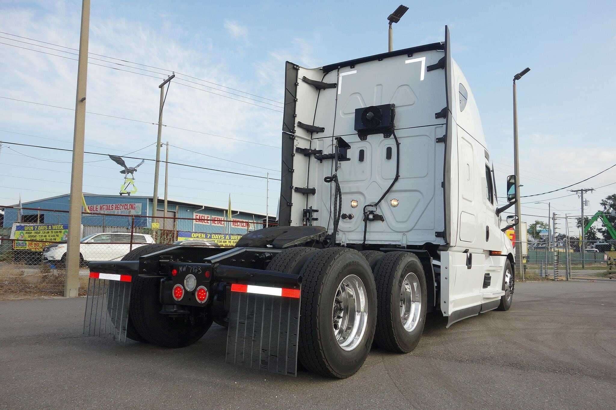 2022 Freightliner Cascadia 126 image 2