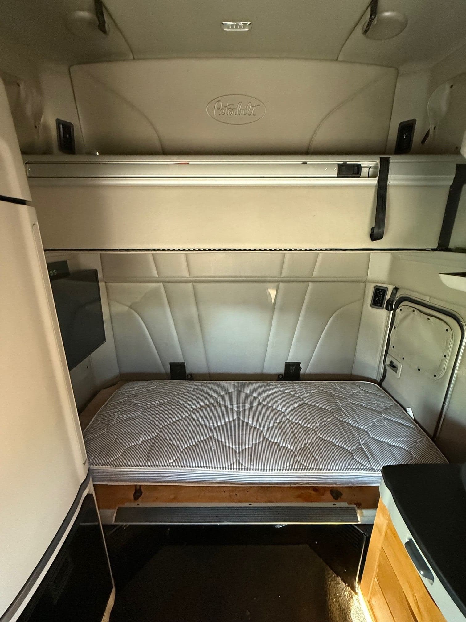 2020 Peterbilt 579 image 8