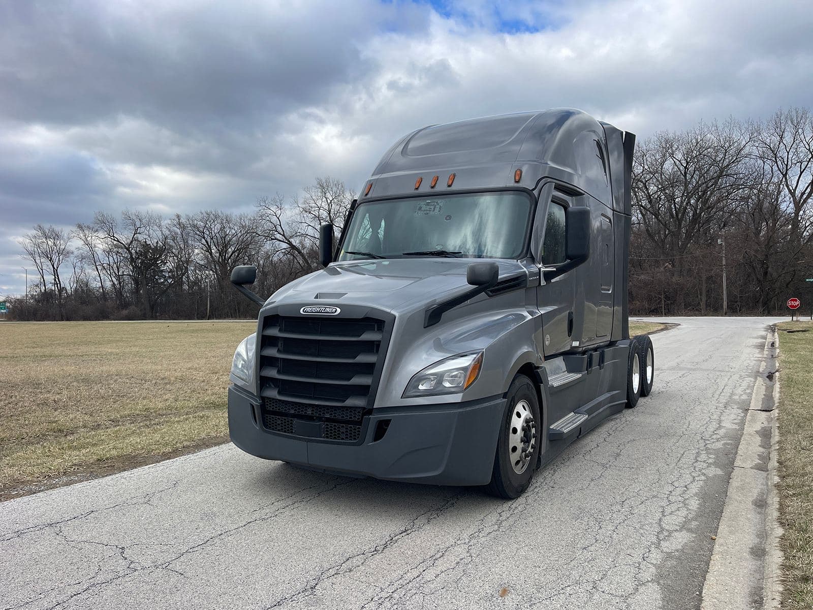 2022 Freightliner Cascadia 126 image 1