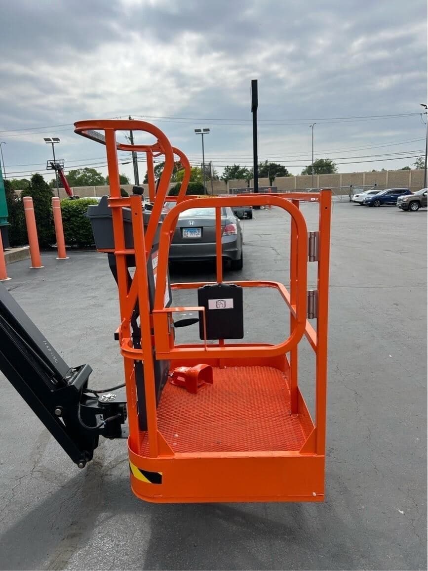 2016 JLG E300AJP PL7787 image 8