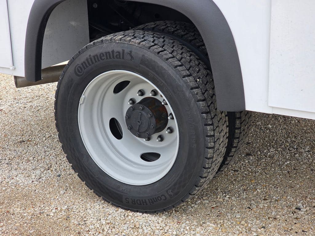 2026 Ford F-550SD XL Service Utility Body image 28