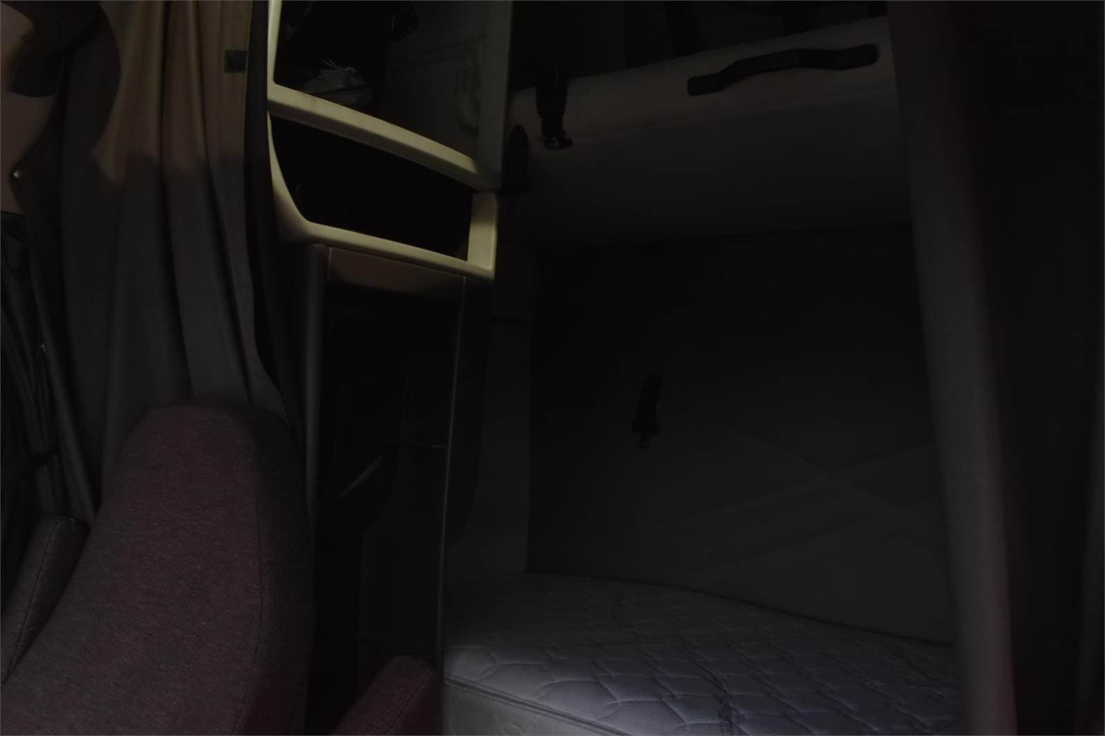 2016 Volvo VNL64T670 image 5