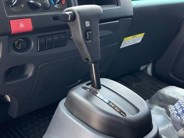 2024 Isuzu NRR image 16