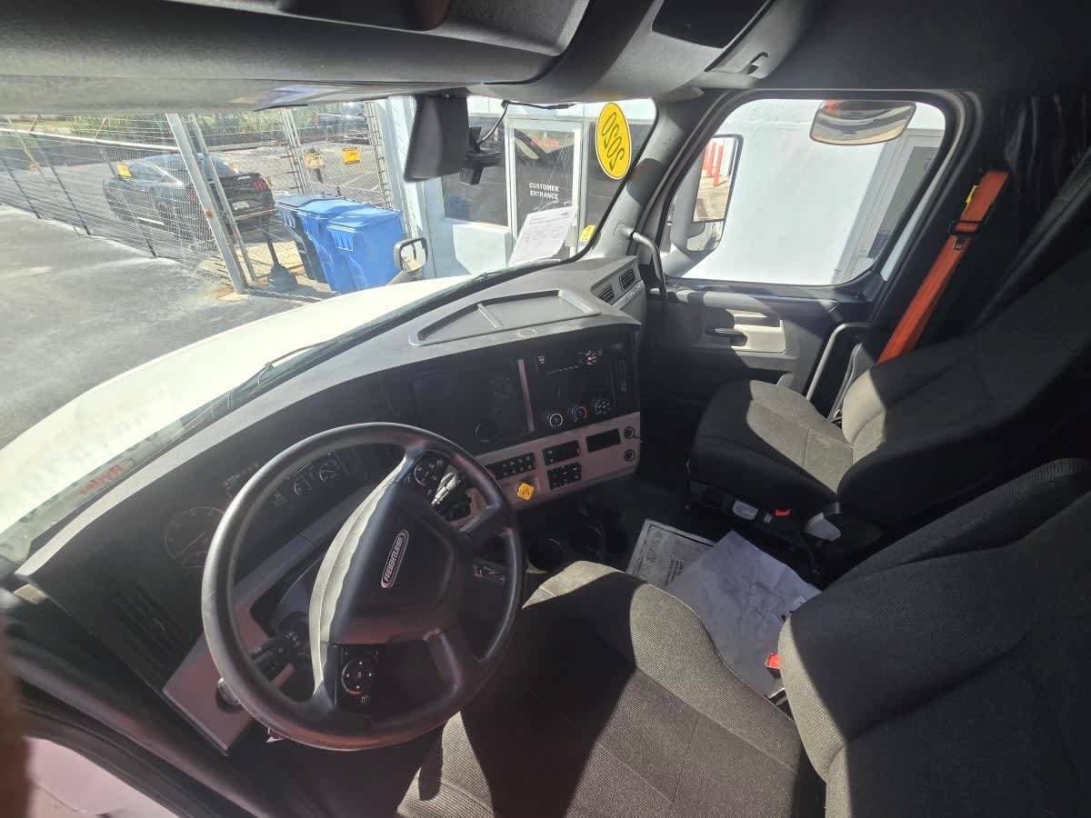 2020 Freightliner Cascadia 126 Sleeper Semi Truck - 80" Condo Sleeper, 455HP, 12 Speed Automatic image 7