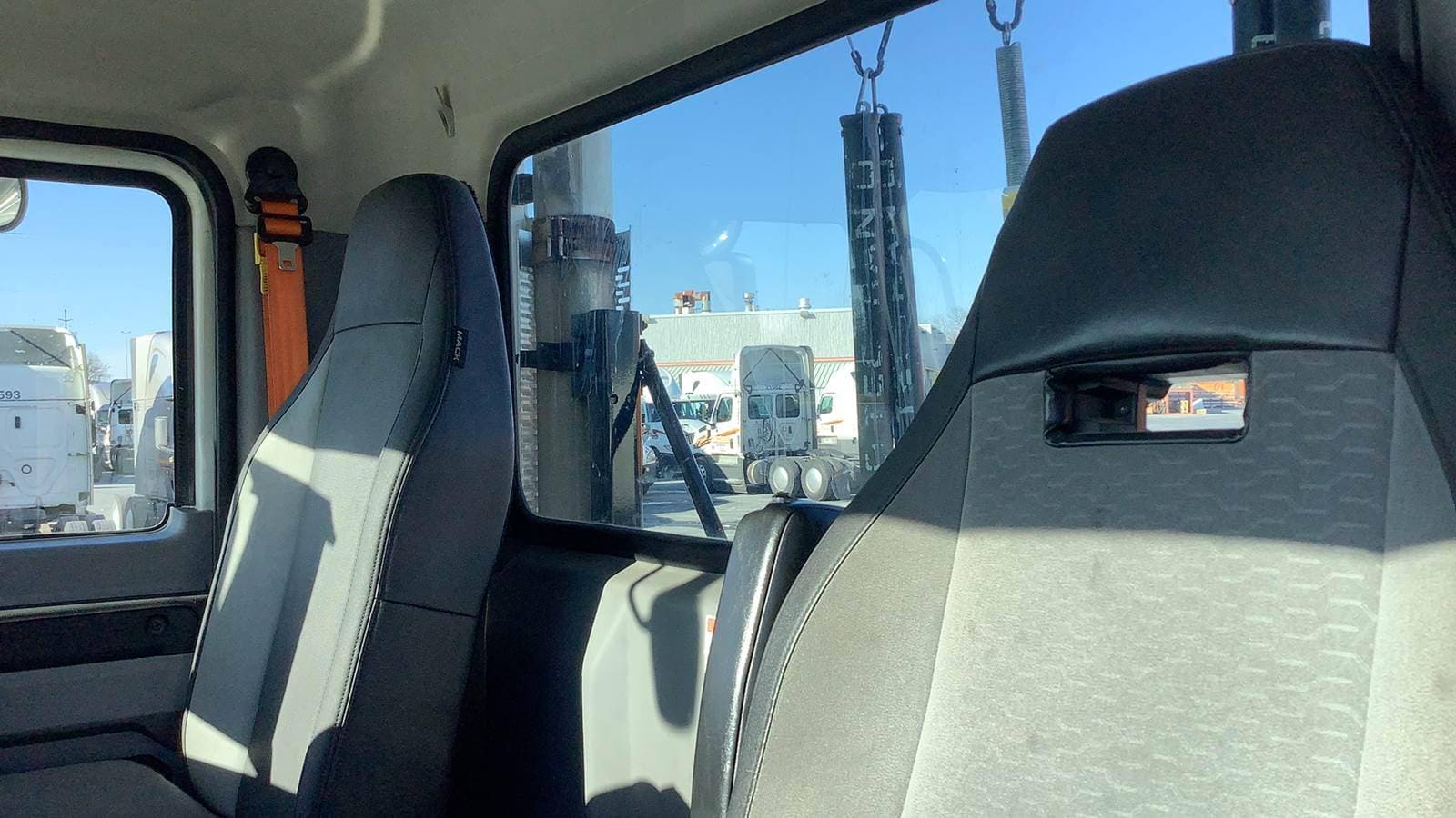 2019 Mack Anthem Day Cab Truck - Mack MP7, Automatic image 16