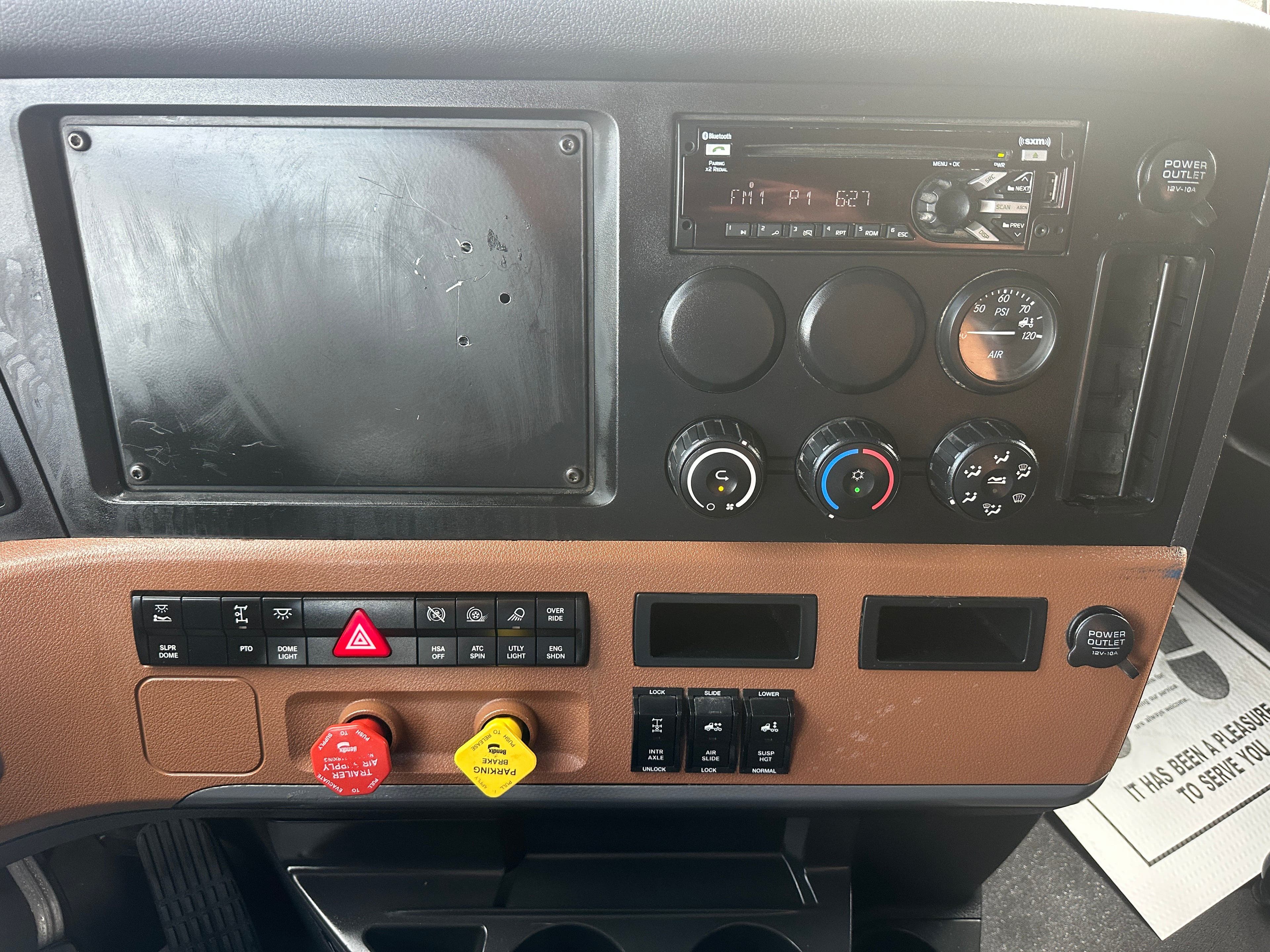 2021 Freightliner Cascadia 126 image 27