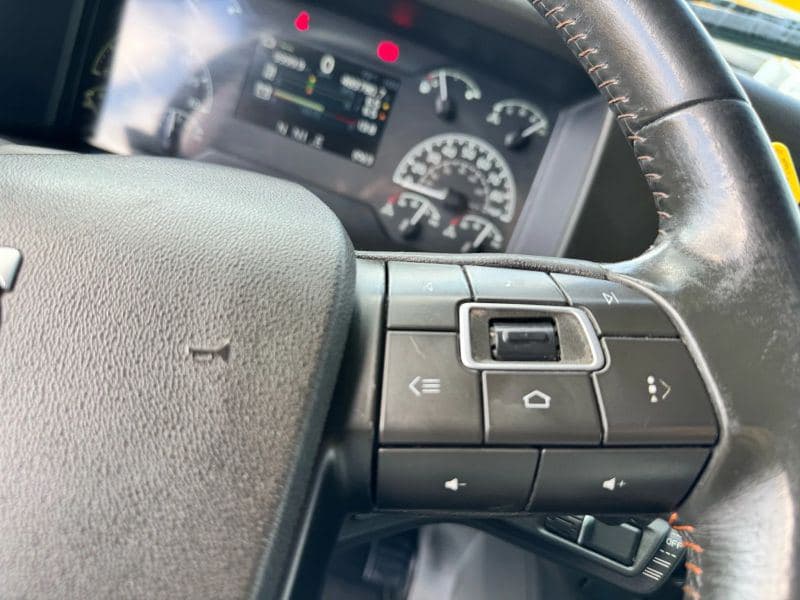 2021 Volvo VNL image 52