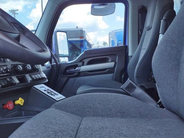 2025 Kenworth T880 image 10