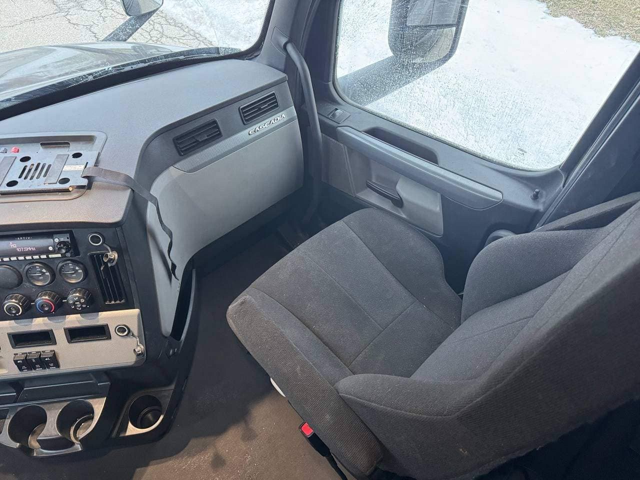 2022 Freightliner Cascadia image 17