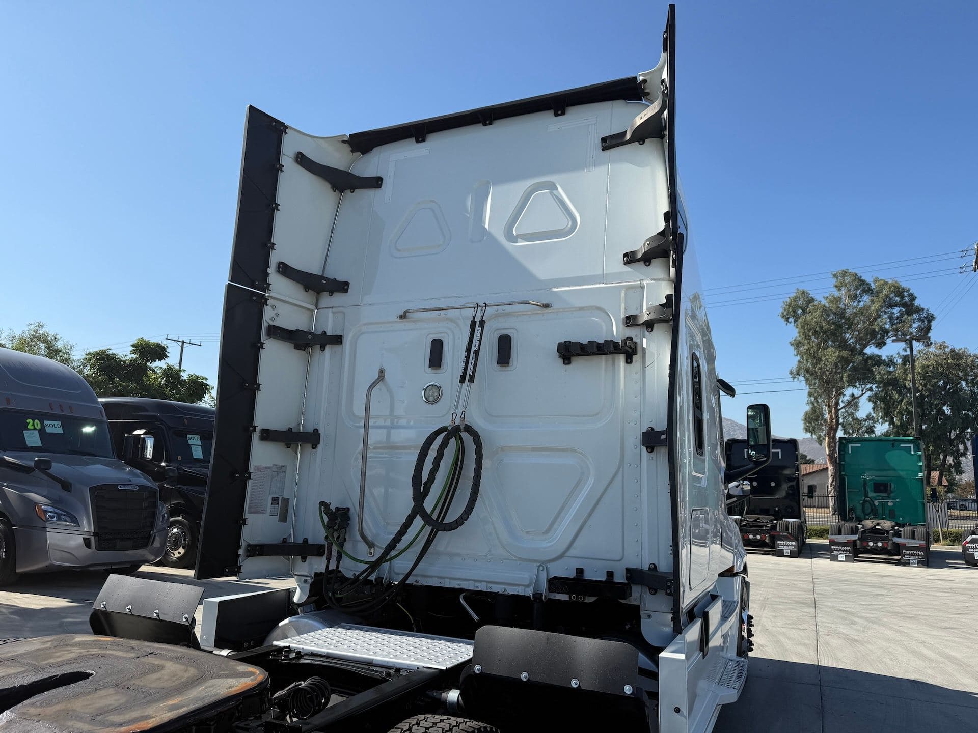 2021 Freightliner Cascadia 126 image 12