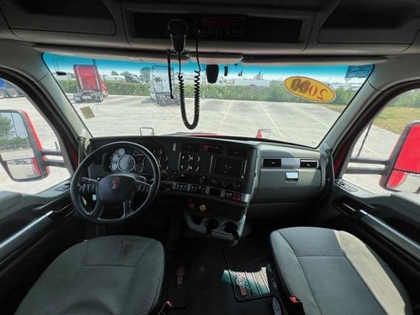2020 Kenworth T680 image 7