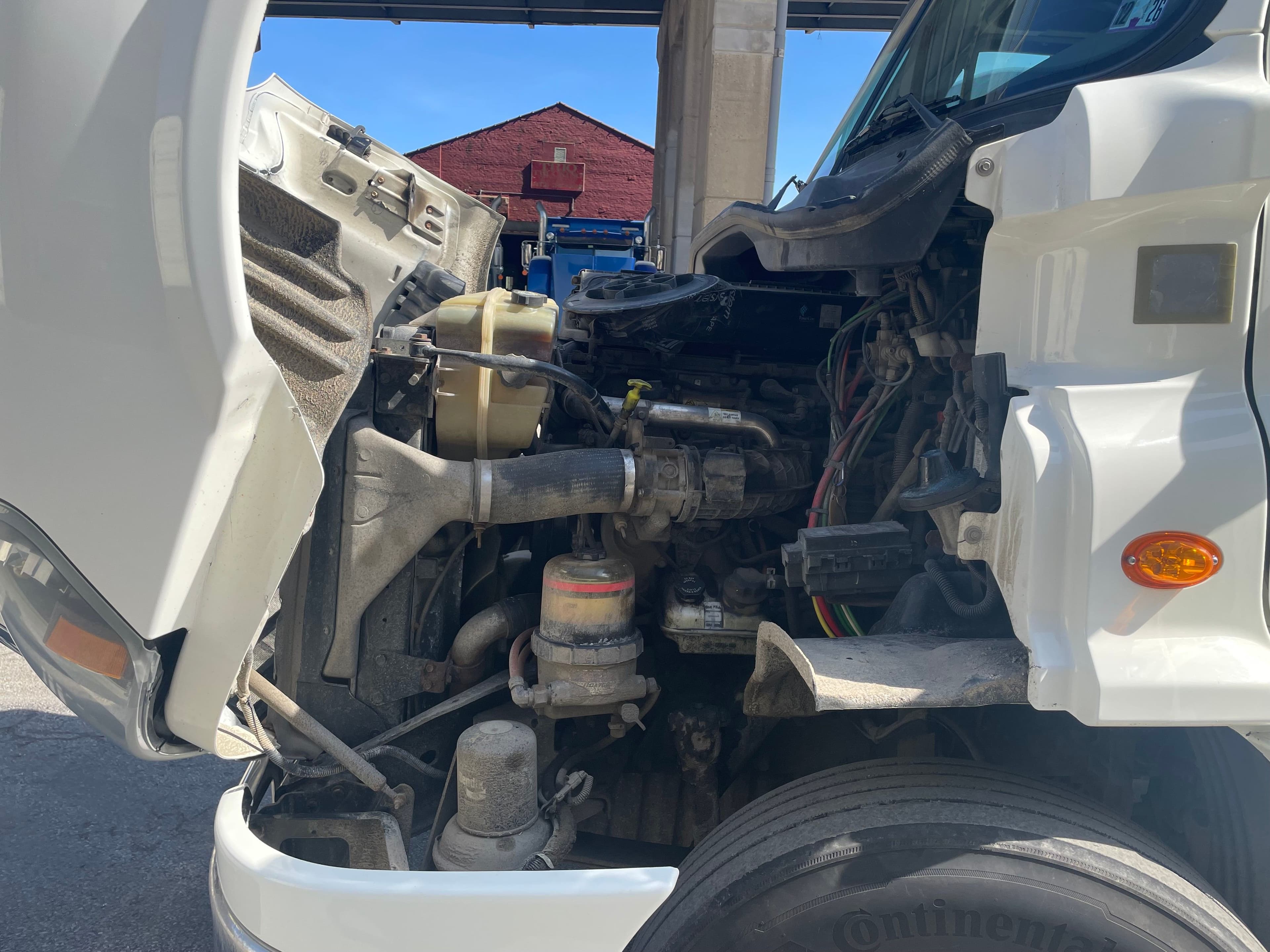 2015 Freightliner Cascadia 125 image 4