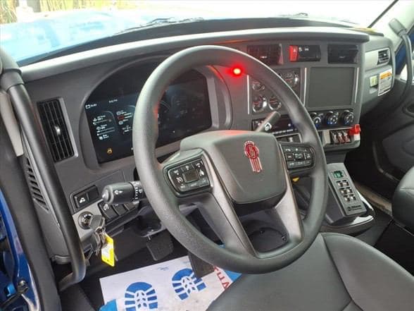 2026 Kenworth T880 image 17