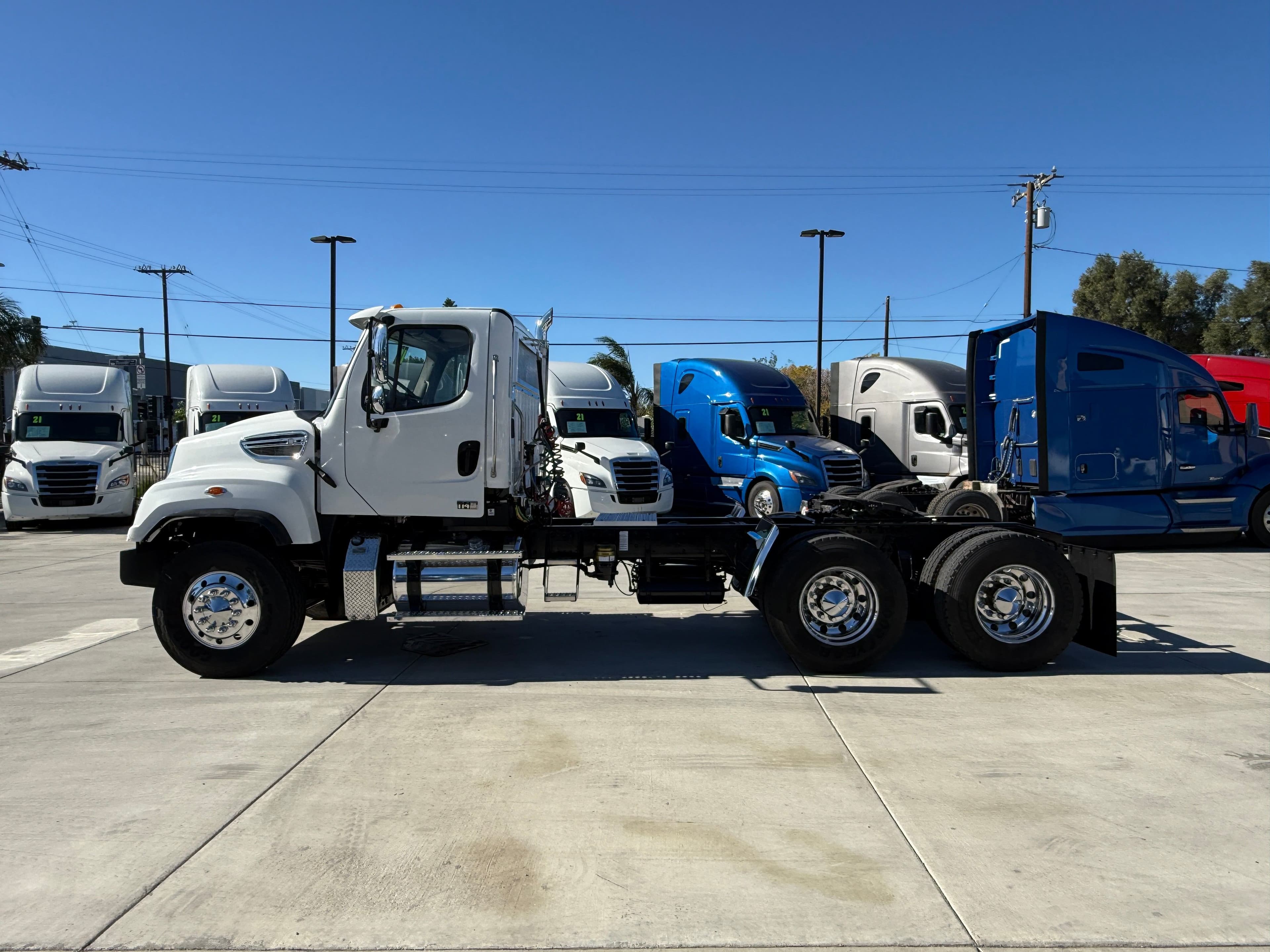 2019 Freightliner 114SD image 8