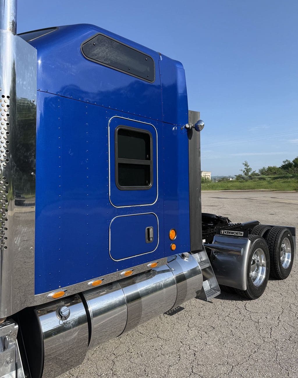 Used 2023 KENWORTH W900L image 10