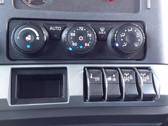 2025 Kenworth T880 image 18