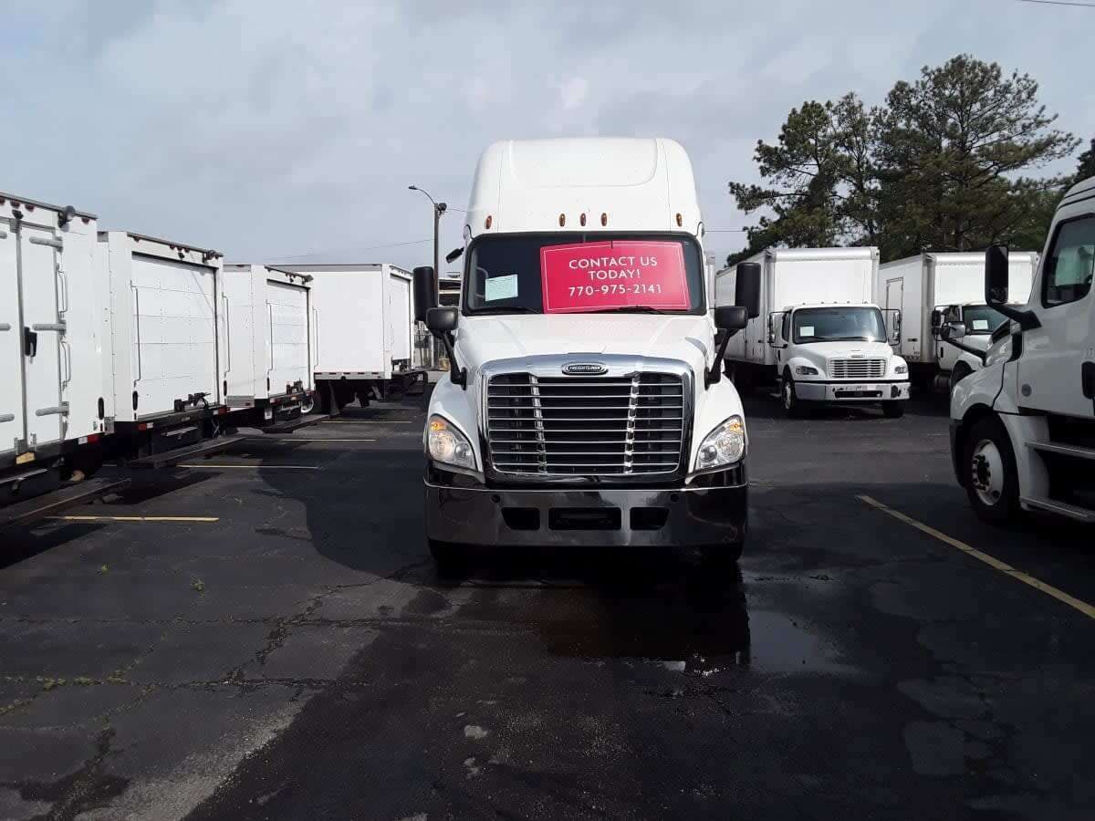 Used 2019 FREIGHTLINER Conventional - Sleeper Truck - CASCADIA 125 image 2