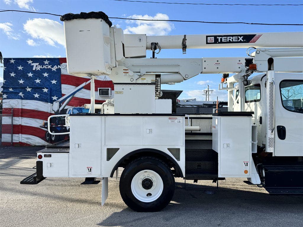2015 Freightliner M2 106 image 13