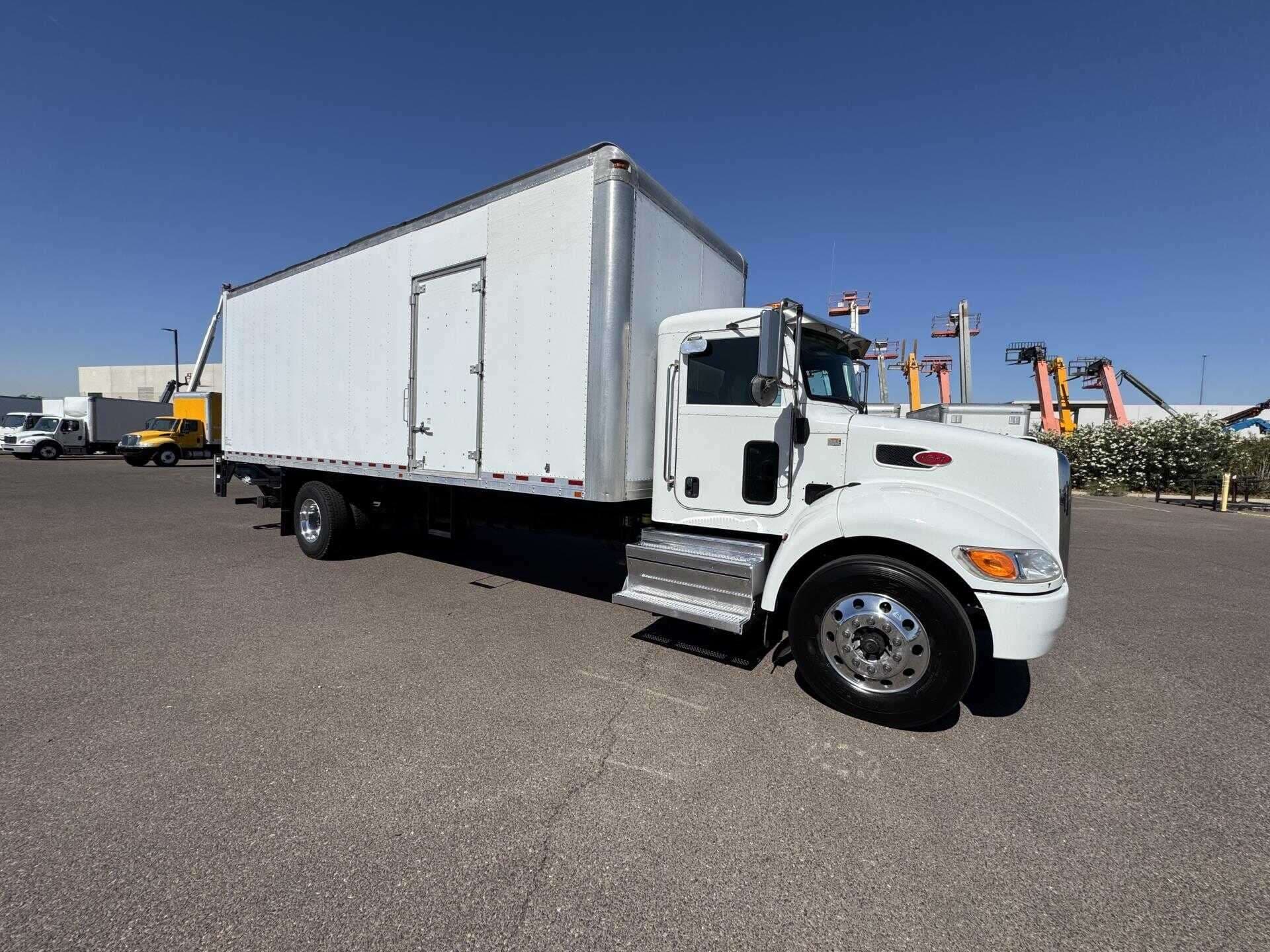 2019 Peterbilt 337 image 5