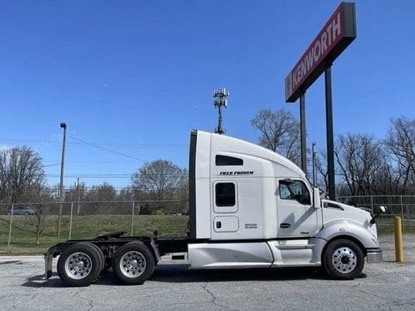 2020 Kenworth T680 image 2