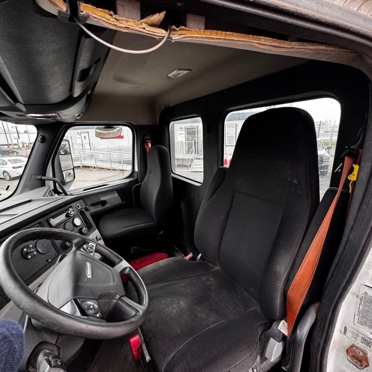 Used 2019 FREIGHTLINER Conventional - Day Cab - CASCADIA 116 image 7