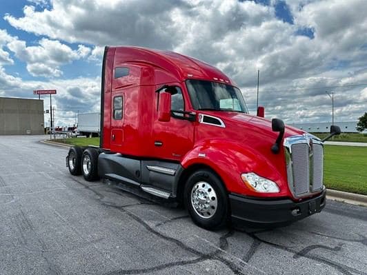 2021 Kenworth T680 image 2