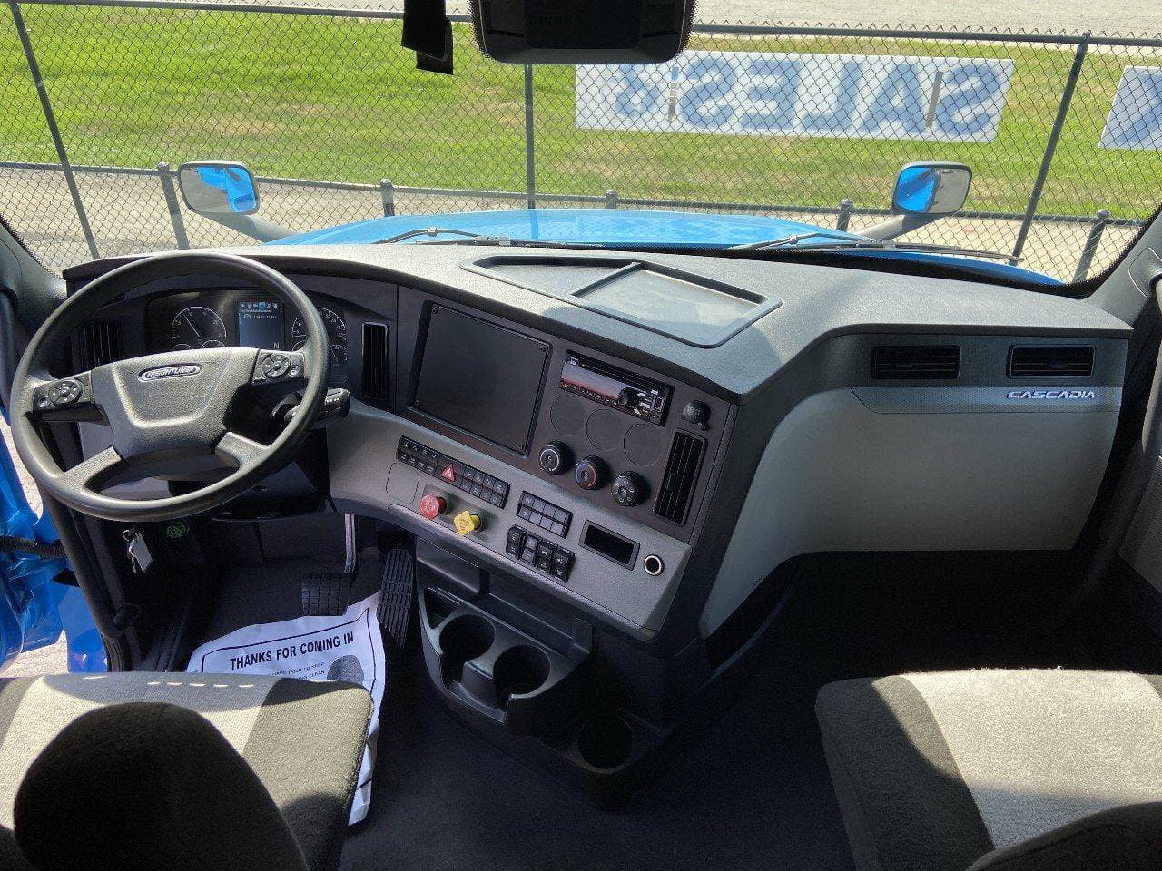 2022 FREIGHTLINER Cascadia CA126 ** Tandem Axle Sleeper image 13