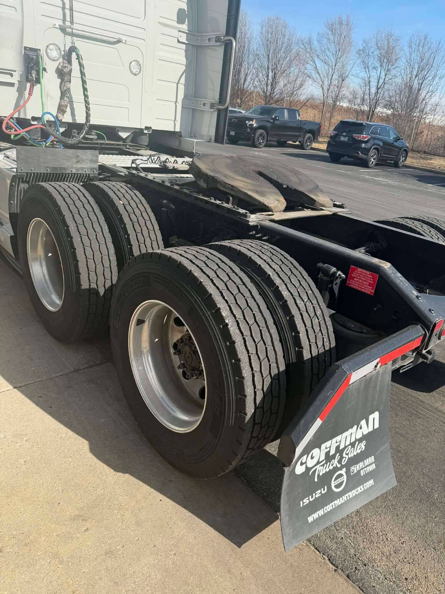 2024 Volvo VNL image 9