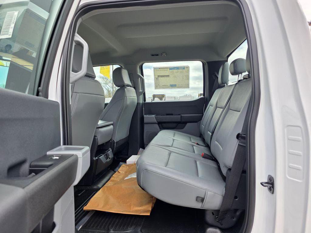 2026 Ford F-450SD XL DRW CAB CHASSIS image 24
