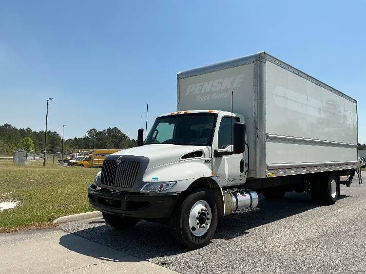 2022 International MV607 Box Truck - 220HP, 6 Speed Automatic, Roll up Door image 3