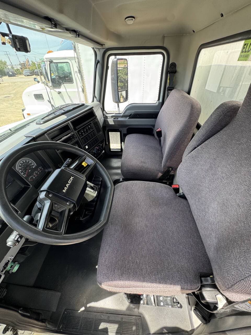 2022 Mack MD6 image 11