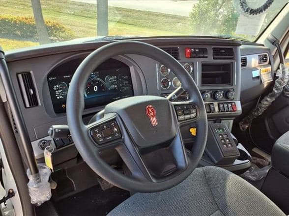 2026 Kenworth T880 image 15