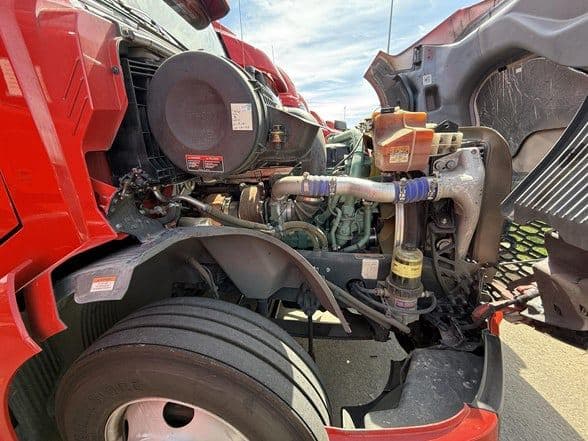 2023 Volvo VNL64T760 image 9