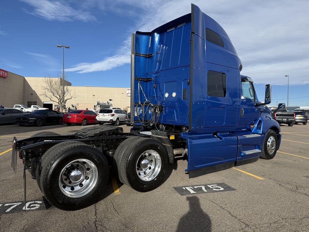 Used 2021 INTERNATIONAL LT625 image 14