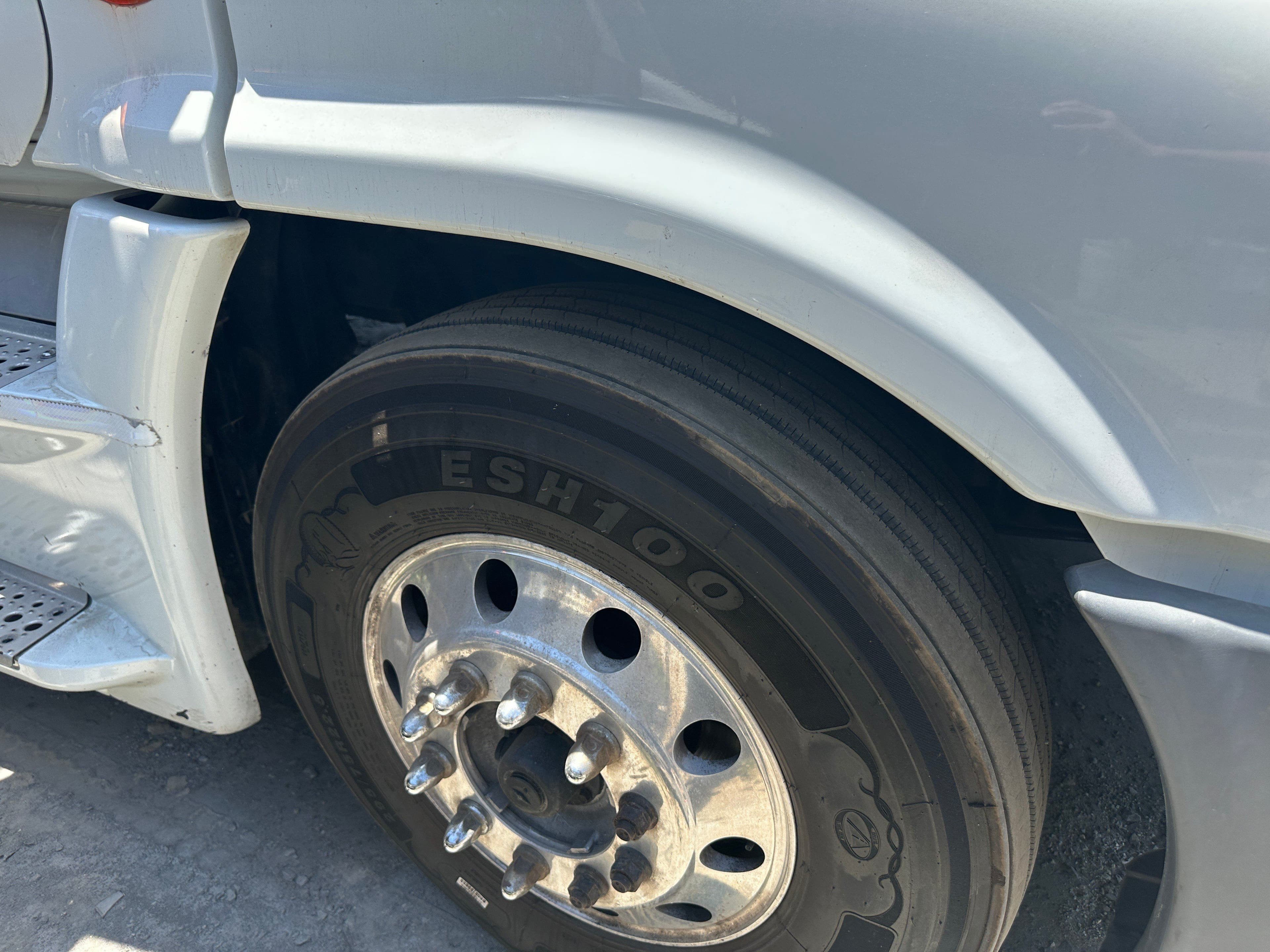 2018 Freightliner Cascadia image 3