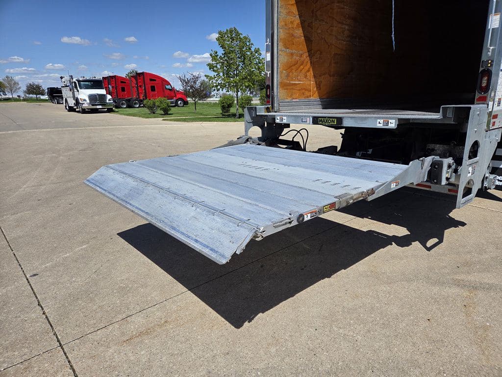 Used 2020 PETERBILT 330 image 18