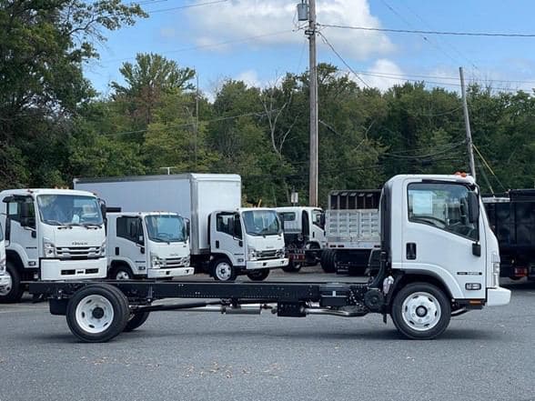 2025 Isuzu NRR image 13