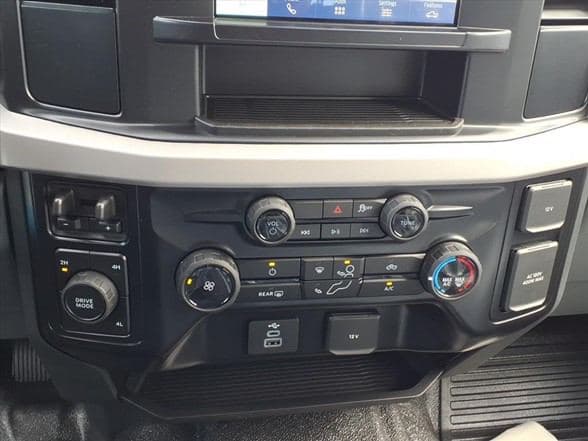 2025 Ford F450 image 19