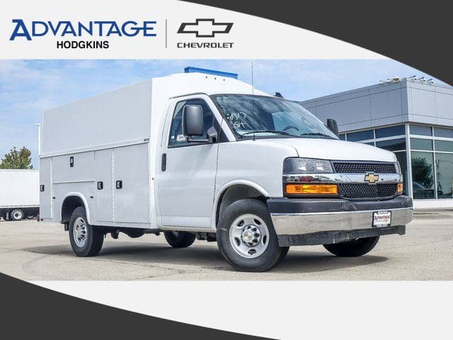 2025 Chevrolet Express 3500 Work Van Cutaway image 1
