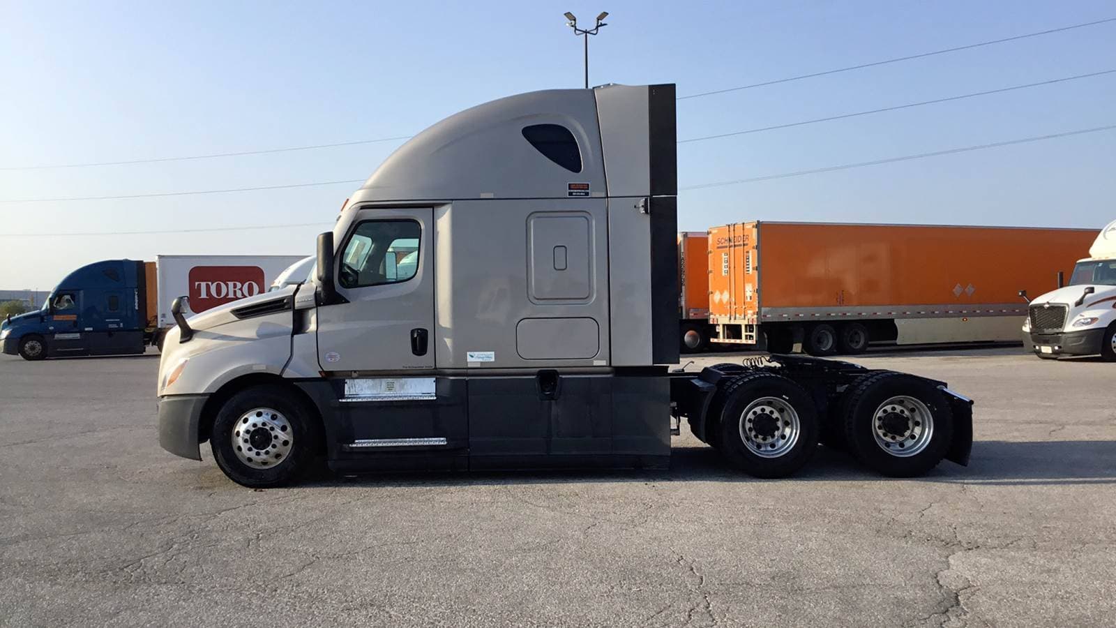 2024 Freightliner Cascadia 126 image 2